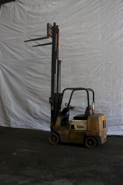 3700 LBS YALE GAS FORKLIFT: STOCK #75160