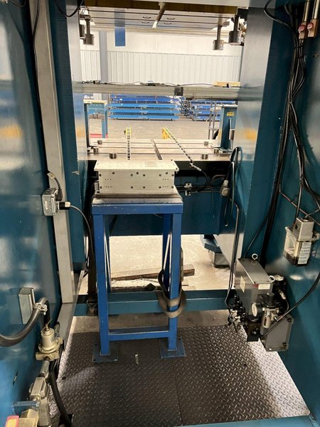 220 TON KOMATSU GAP FRAME STAMPING PRESS
