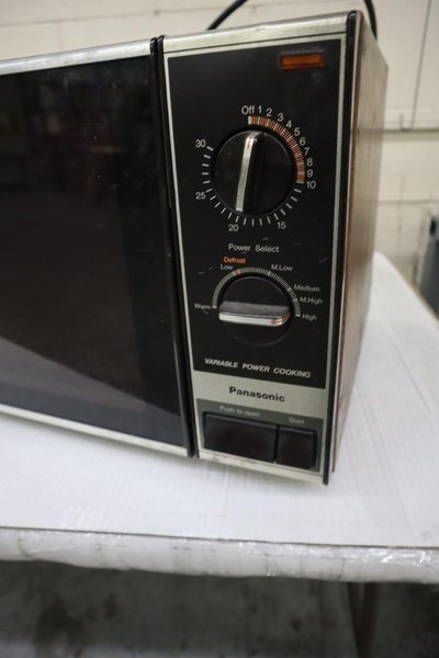 Panasonic Turntable Microwave Oven- Auction Item