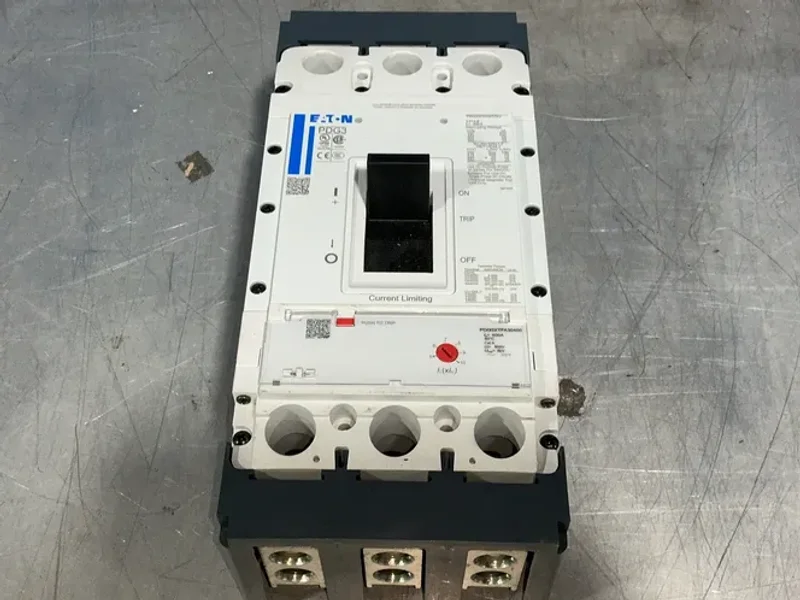 EATON MOLDED CASE CIRCUIT BREAKER  -  PDG33P0400TFAJ