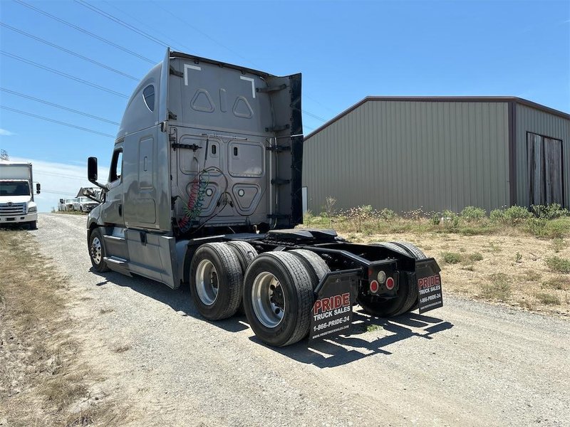 2020 Freightliner Cascadia 126 3AKJHHDR2LSKC0465