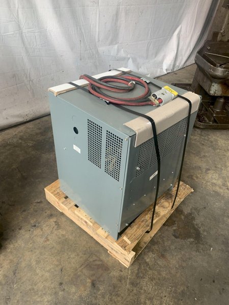 24 VOLT BATTERY MATE MODEL #1050H3-12C AC500 AC TO DC BATTERY CHARGER: STOCK 13707