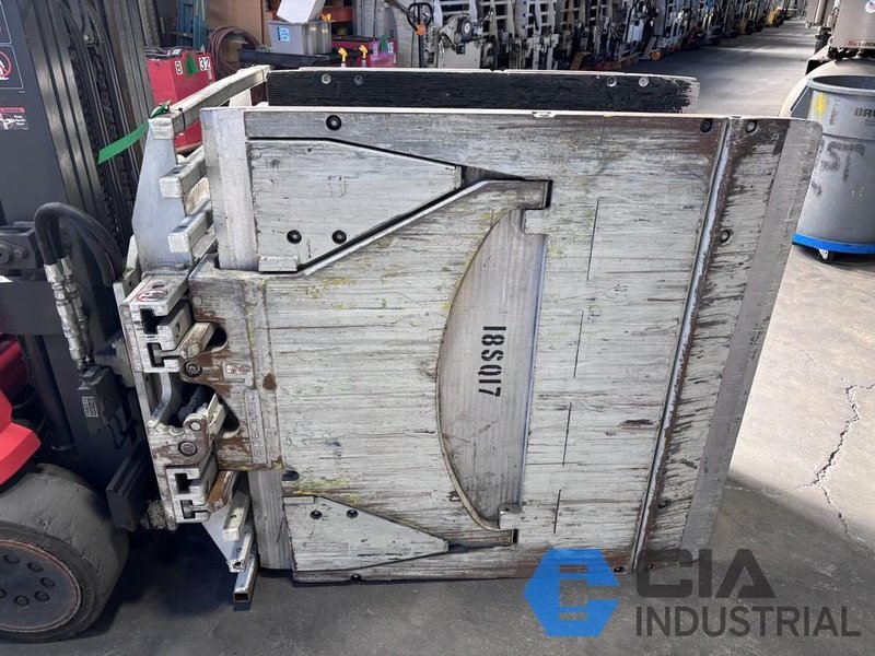 2018 - 2,500 LB. CASCADE MODEL 25D35065 ROTATING HYDRAULIC CARTON CLAMP ATTACHMENT