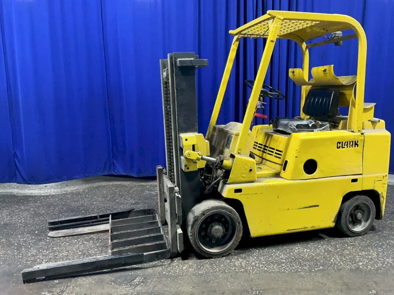 CLARK EQUIPMENT 6000 LBS PROPANE FORKLIFT  -  C500 600