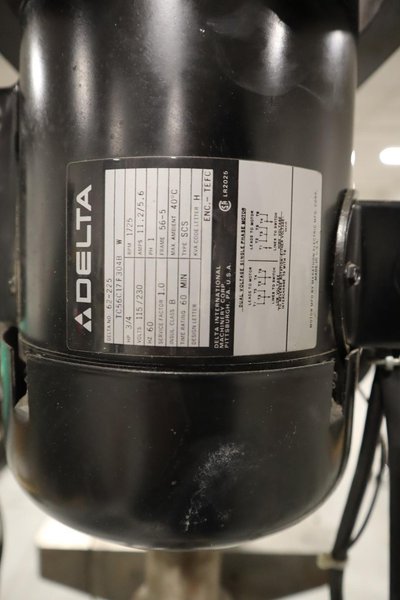 Delta 15-350 Variable Speed Drill Press – 3/4 HP, 7-1/2" Throat, 14" x 11" Tilting Table W/ Foot Switch- Auction Item