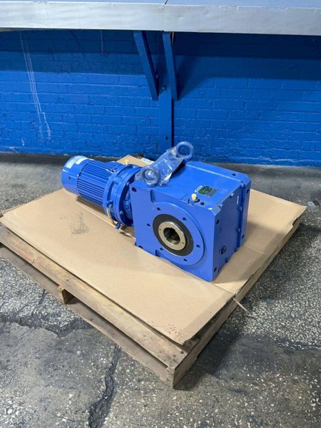 SUMITOMO 5 HP GEAR DRIVE   -  LHYM5-D4165-Y3-B-179