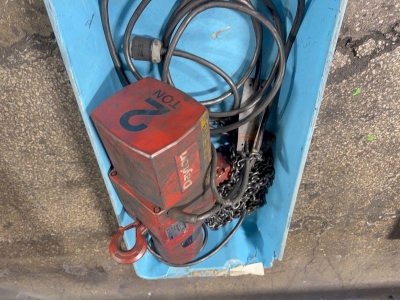 DAYTON 2 TON ELECTRIC HOIST   -  3YB77