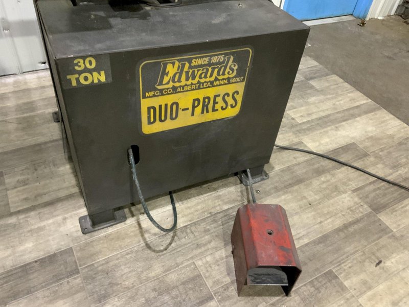 30 TON EDWARDS HYDRAULIC IRONWORKER: STOCK #80592