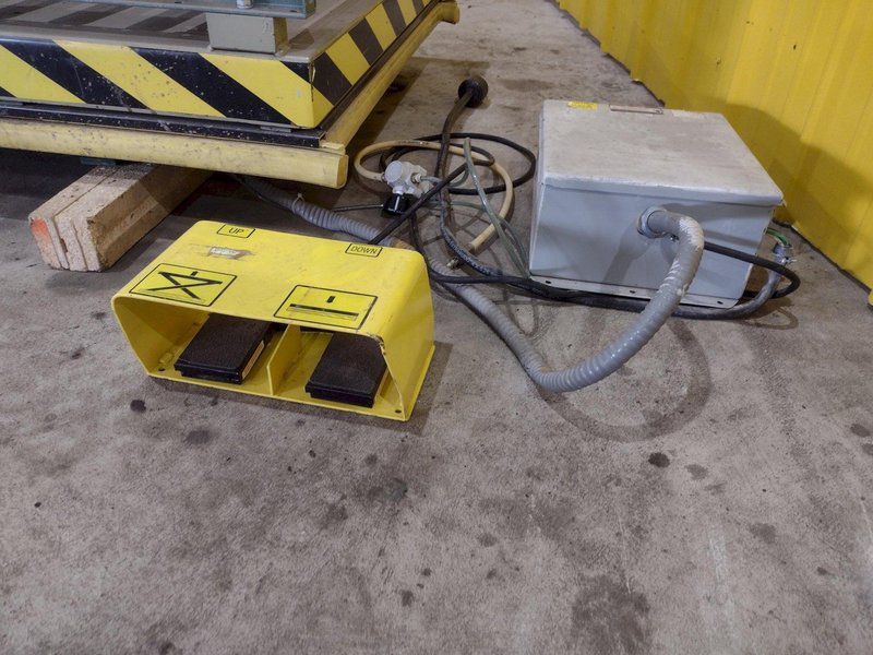 4,000 LB X 72" X 36" SOUTHWORTH MODEL #LS4-36 HYDRALUIC LIFT TABLE WITH ROLLER TOP: STOCK #20899