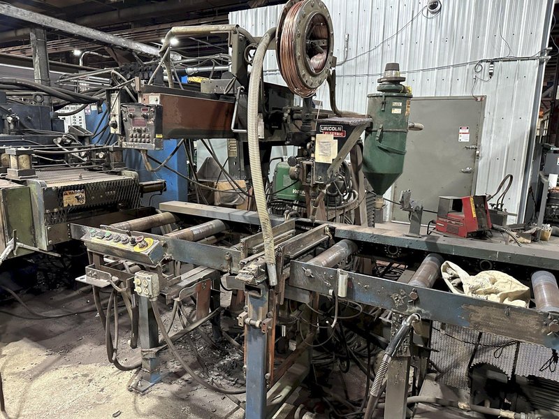 FLAT STOCK / WEB SEAM WELDER WITH LINCOLN WELDER. STOCK # 0665925