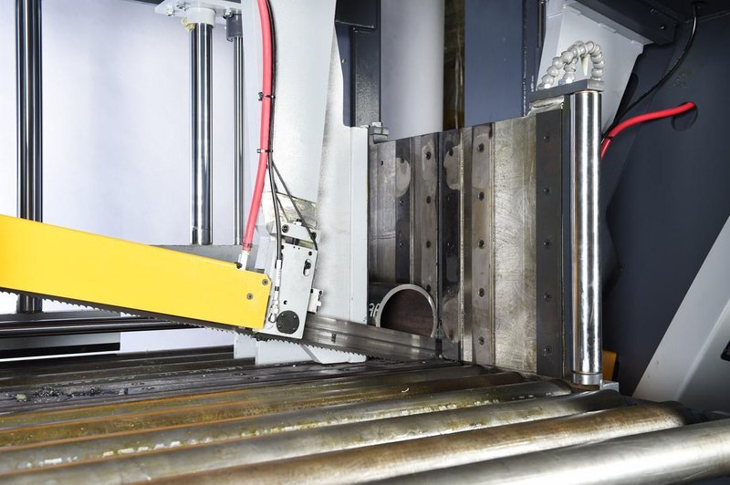 NEW 26"H x 42"W HYD-MECH H-26/42 SEMI AUTOMATIC HORIZONTAL BAND SAW