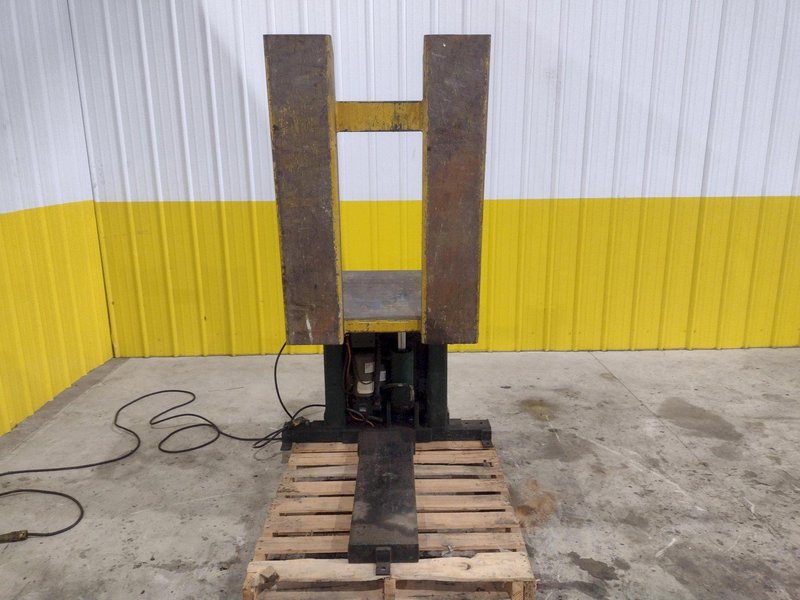 4,000 LBS SOUTHWORTH HYDARULIC PALLET TIPPER / UPENDER, 110V SINGLE PHASE: STOCK #22328