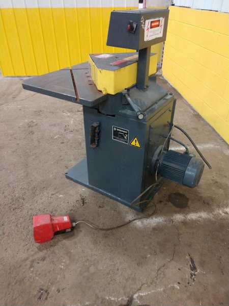 8-7/8&quot; x 8-7/8&quot; x 1/4&quot; BOSCHERT LB12 HYDRAULIC NOTCHER: STOCK #12538