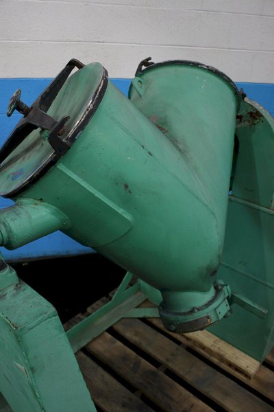 2 CUBIC PATTERSON KELLEY TWIN SHELL DRY BLENDER; STOCK #75400