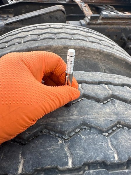 2019 Freightliner Cascadia 1FUJHHDR5KLKM7237