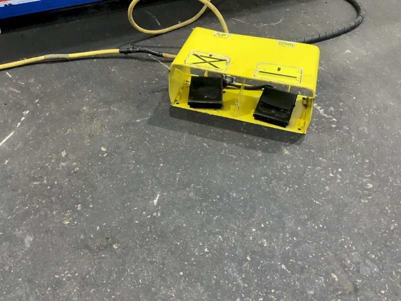 3000 LB BISHAMON MODEL L3K-TT HYDRAULIC SCISSOR LIFT TABLE STOCK #81317
