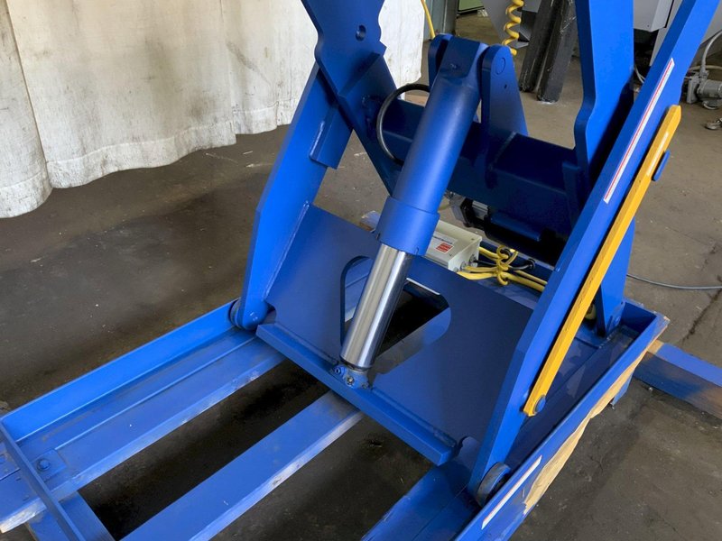 3000 LB VESTIL HYDRAULIC SCISSOR LIFT TABLE: STOCK #81184