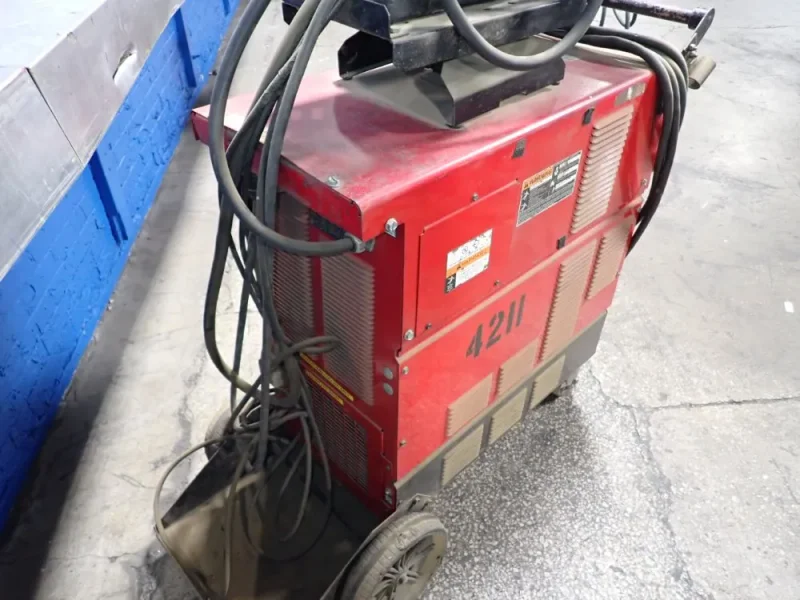 LINCOLN 450 A WELDER  -  POWER WAVE 450