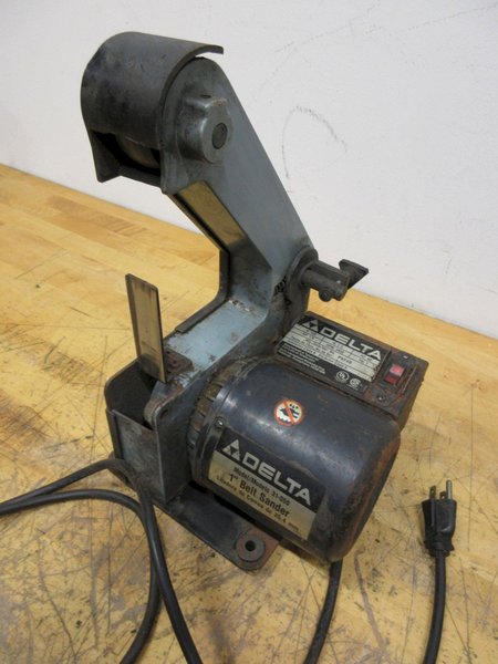 Delta 31-050 1" Wide Belt Sander with Assorted Belts- Auction Item