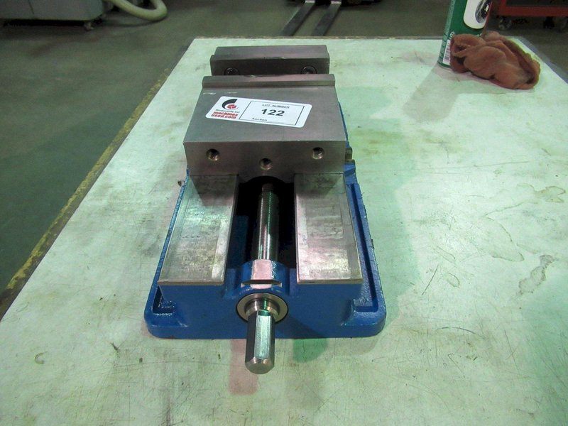 Kurt D675 Machine Vise with Steel Jaws- Auction Item