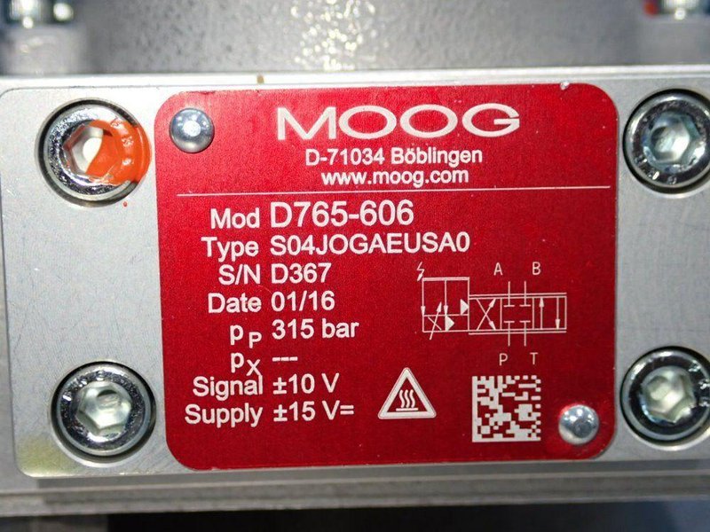 MOOG VALVE  -  D765-606