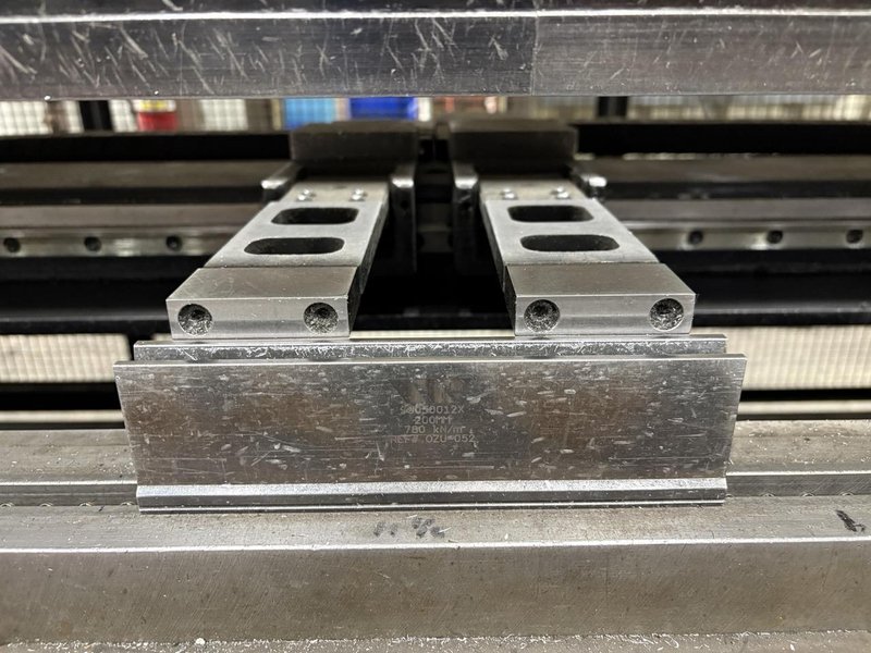 243 Ton x 14’ Amada HDS-2204NT Hydraulic Press Brake, 2011 – Backgauge