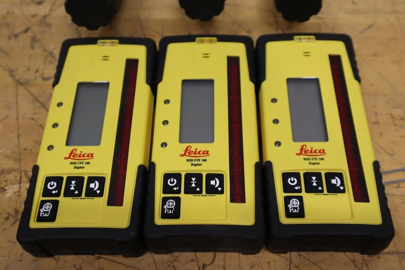 Leica Rod Eye 160  Digital Laser Detector Receiver &amp; Brackets - Auction Item