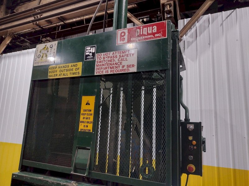 40&quot; X 54&quot; PIQUA SERIES 40 VERTICAL HYDRAULIC PAPER BALER: STOCK #18797