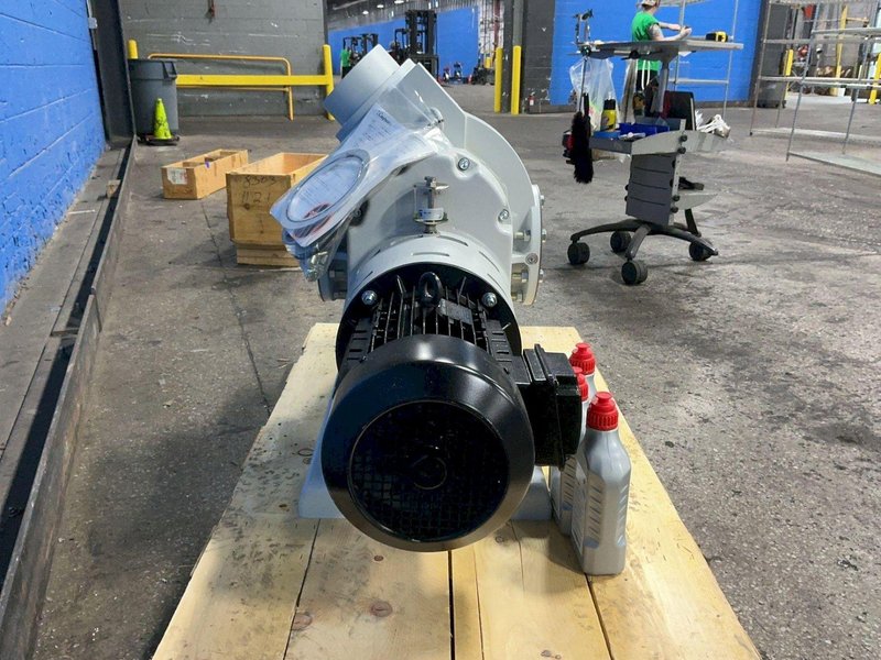 LEYBOLD 7.5 KW VACUUM PUMP  -  WAU2001