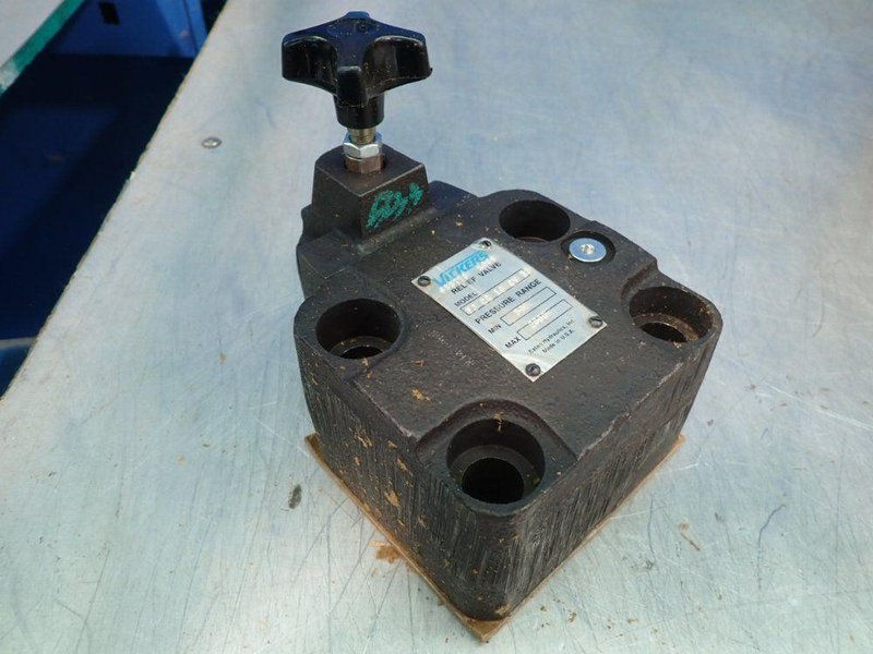 VICKERS 2000PSI RELIEF VALVE  -  F3CG10CV30