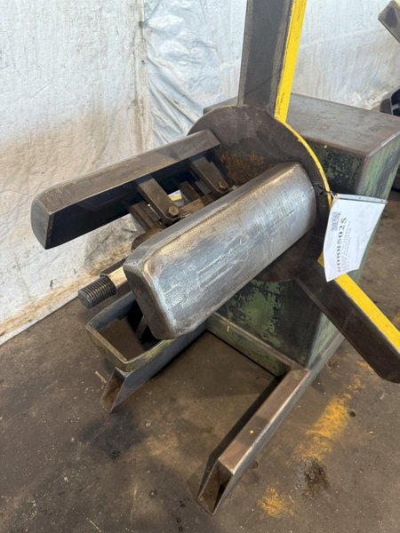 2,500 LB X 18&quot; AMERICAN MODEL 60 UNCOILER. STOCK # 0885025