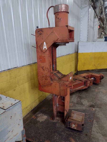 (2) HYDRAULIC PIPE VISES WITH HYDRAULIC POWER UNIT: STOCK 17506