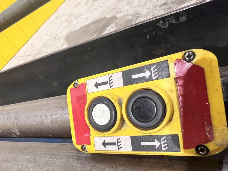 3,000 LBS X 48" X 48" ROTO-MAX HYDRAULIC SCISSOR LIFT TABLE W/ ROTARY LEWCO ROLLER CONVEYOR TOP, 110 VOLT: STOCK #20874