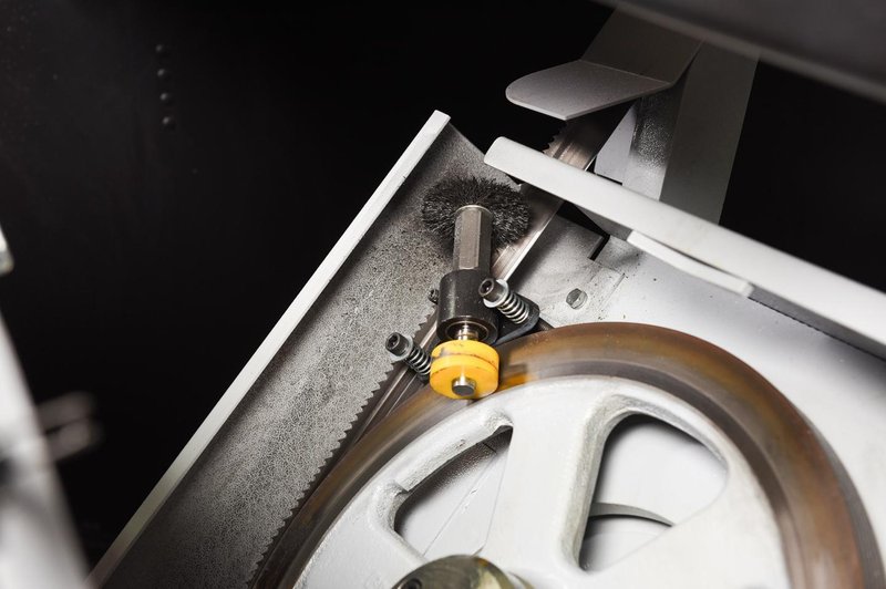 NEW - 18"H x 22"W HYD-MECH V-18APC-60 AUTOMATIC VERTICAL TILT FRAME BAND SAW