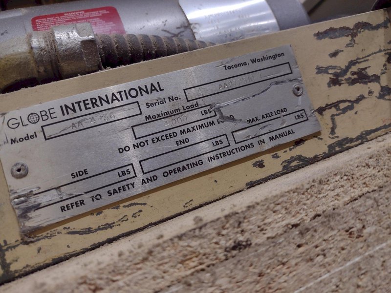 4,000 LBS X 72" X 36" GLOBE INTERNATIONAL HYDRAULIC SCISSOR LIFT TABLE, 110V: STOCK #20941