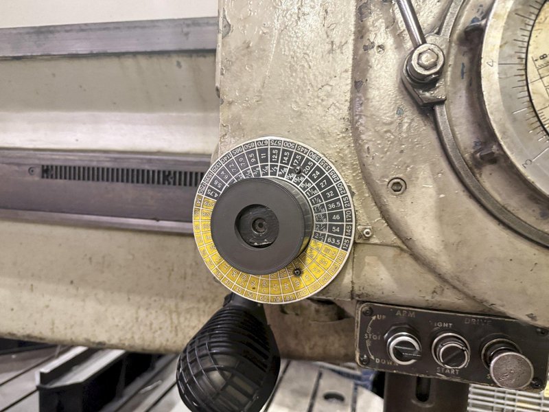 8&#039; ARM x 19&quot; GIDDINGS &amp; LEWIS MODEL #956-CHIPMASTER RADIAL ARM DRILL ON 360° T-SLOTTED BASE: STOCK #23544