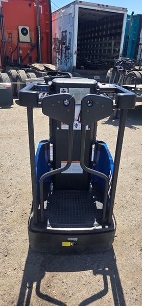 Mitsubishi FG25N 5,000 lb Pneumatic Tire LP/Gas Forklift, 2013 – Warehouse &amp; Yard Lift Truck (2)