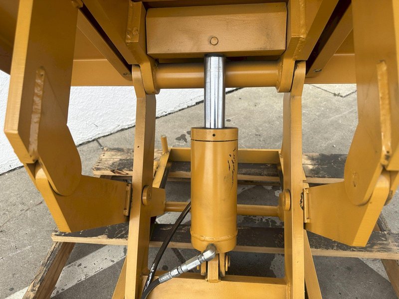4000 LB PRESTO ECOA MODEL #CLTLT HYDRAULIC  TILTING LIFT TABLE: STOCK #78097