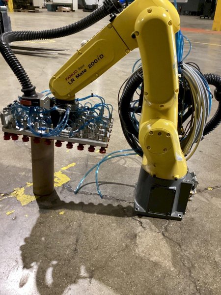 FANUC LR MATE 200iD w/ R-30iB Mate PLUS Controller, Gripper EOA Included USED