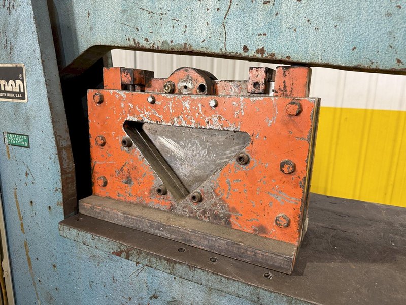 65 TON SCOTCHMAN MODEL 6509 IRONWORKER: YOBRO #23962