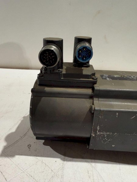 INDRAMAT MHD071B-061-PP0-UN SERVO MOTORS USED