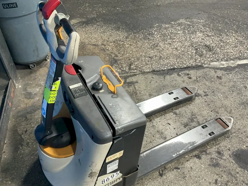 CROWN 4500 LBS ELECTRIC PALLET JACK  -  WP3035-45