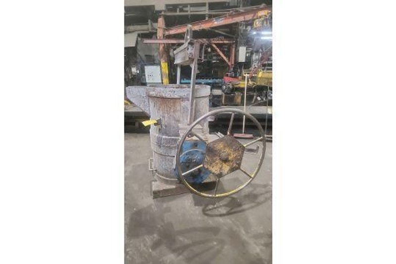 Modern 32&quot; x 50&quot; geared treatment lade with size D gearbox