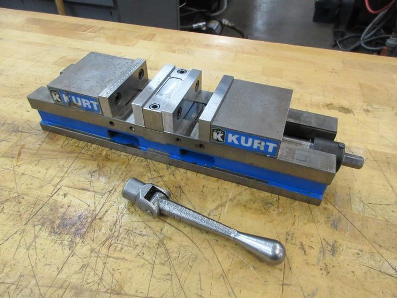 Kurt HDL4 4&quot; Double Lock Machine Vise with Hard Jaws and Handle- Auction Item