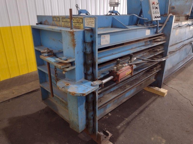 30&quot; X 40&quot; KMF MODEL 3040L CLOSED END HYDRAULIC HORIZONTAL BALER: STOCK #17911