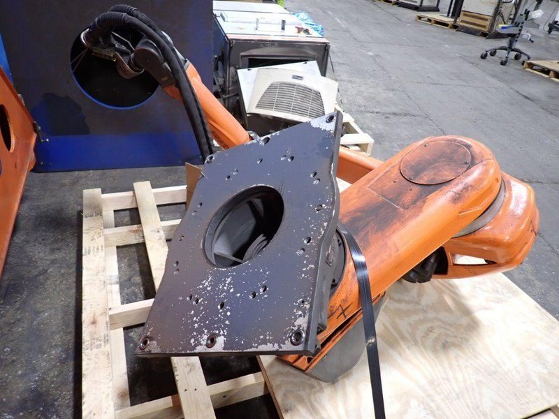 CLOOS ROBOT WELDING CELL &amp; CONTROL  -  QRC350E