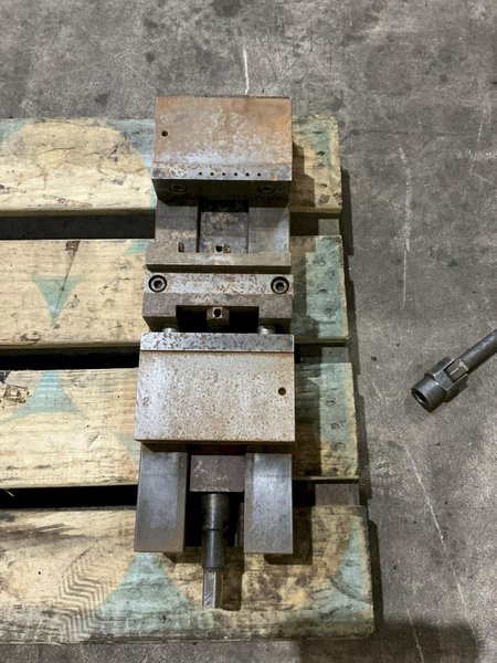 6" LOCKWELL MODEL TLD-60 DOUBLE CLAMP VISE, WITH ANTI-LIFT MECHANISM: YOBRO #25060
