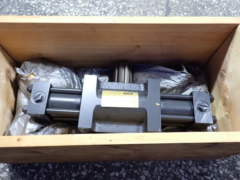 PARKER 3000 PSI HYDRAULIC RACK AND PINION ROTARY ACTUATOR  -  HTR30-0908C-AE12V-C
