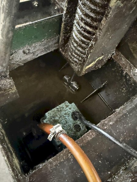 9" X 16" DOALL C-916 HORIZONTAL BANDSAW W/ 10' X 18" CONVEYOR. STOCK # 0112526.