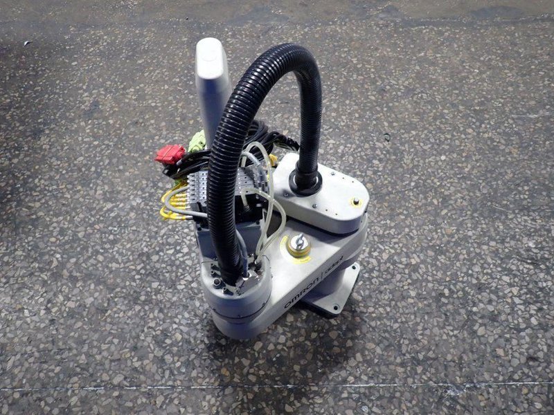 OMRON INDUSTRIAL ROBOT   -  ECOBRA 600